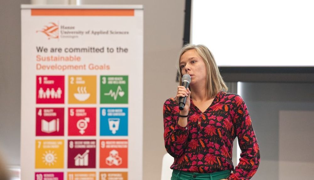 Joanne Boonstra presenteert tijdens de SDG Action Day 2022